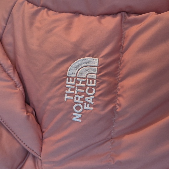 The North Face Girls Downfilled Puffer Hooded Jacket Detachable Faux Fur Trim - Picture 7 of 11